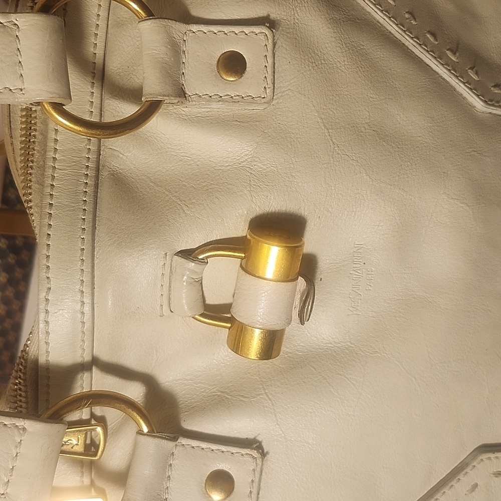 Yves Saint Laurent Off-White Shoulder Bag with Gold Accents - Picture 2 of 16
